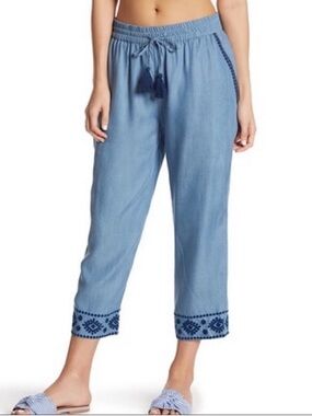 Tommy Bahama Women’s Chambray Embroidered Crop Pants Size S/P NWOT